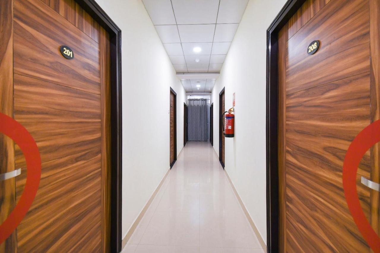 Capital O 70097 Sudha Inn Lucknow Esterno foto